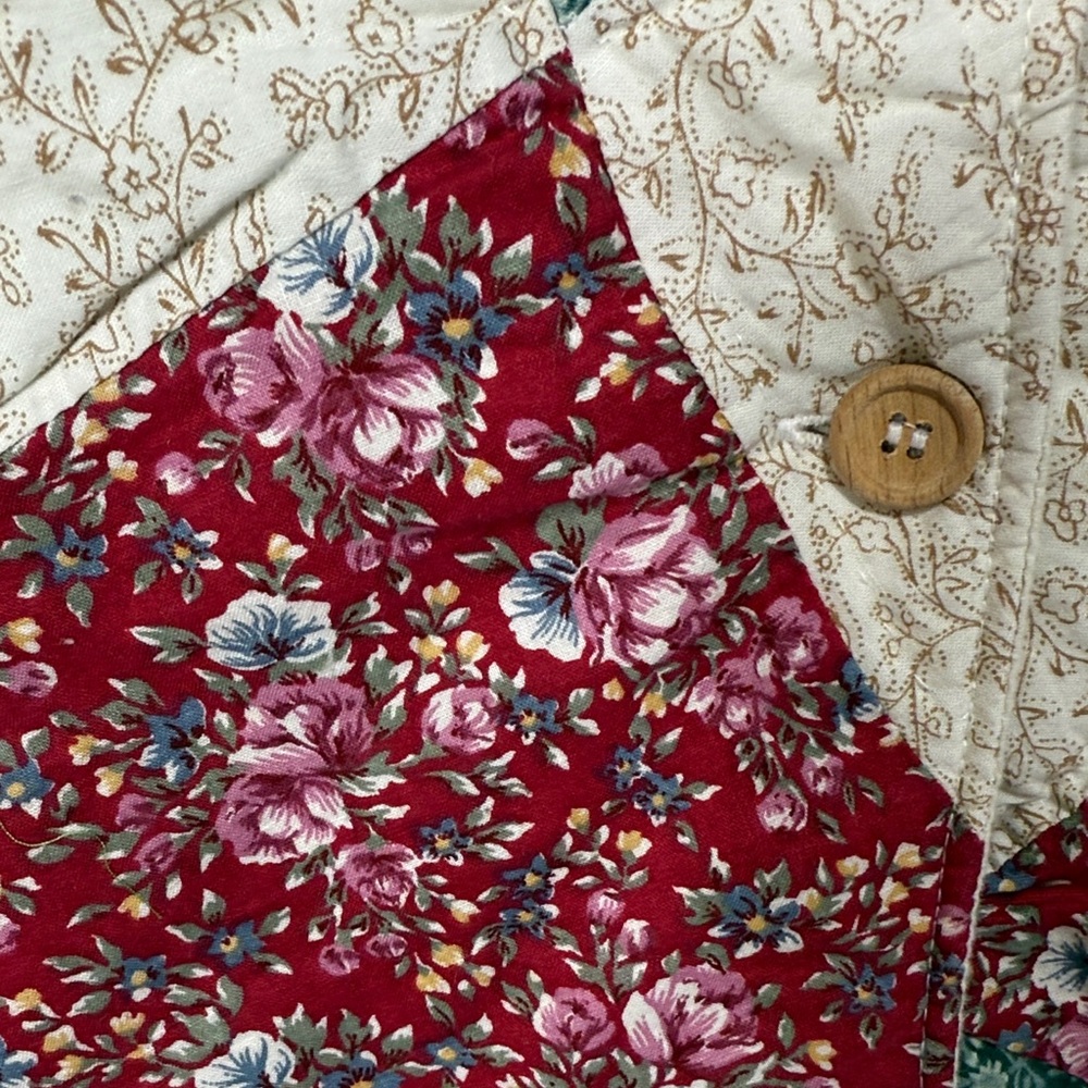 Patchwork Quilted Jacket with Floral Patterns Green White Red Pink Vintage M - Picture 9 of 11